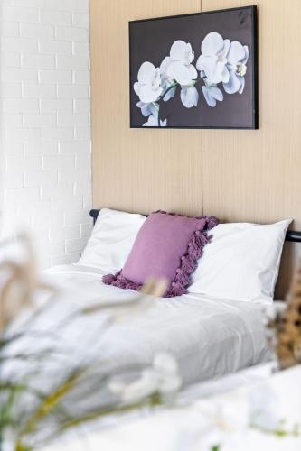 Quiet Crescent Stay In Liverpool Comfortable Double Room Shared Bathroom — Liverpool