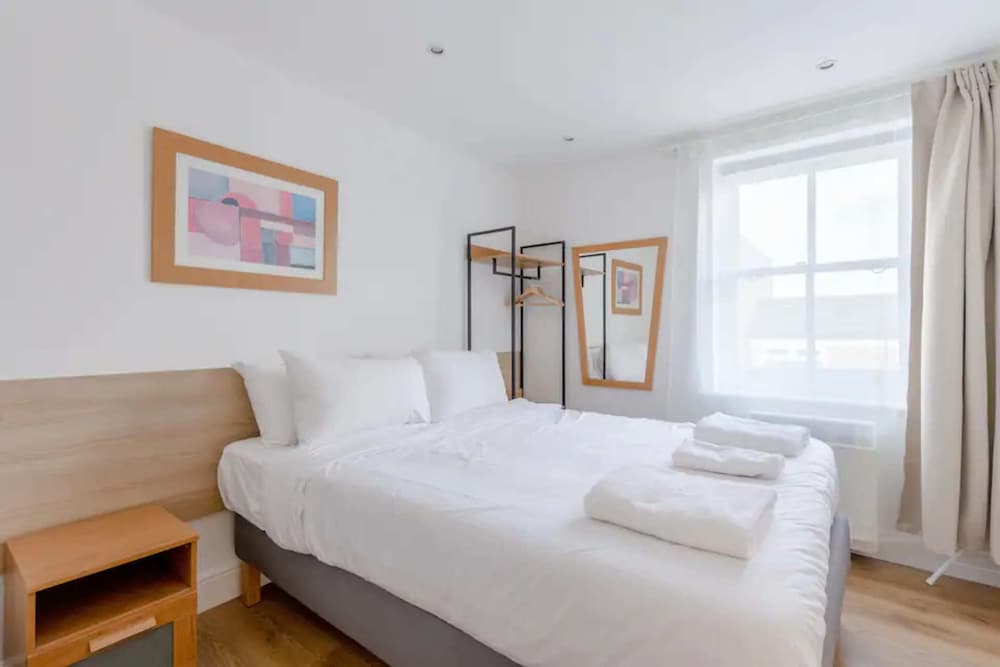 Contemporary 1BD Flat Camden — 4-Star Luxury Hotel in London, United Kingdom