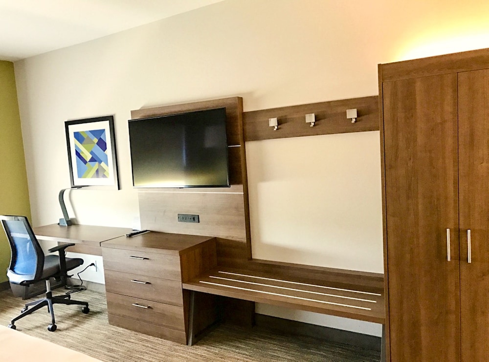 Holiday Inn Express & Suites Charlotte NE University Area by IHG - photo 29