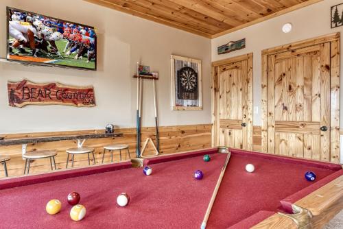 Mountains 4 Miles Panoramic Views Hot Tub & Fire Pit near Pigeon Forge - photo 21