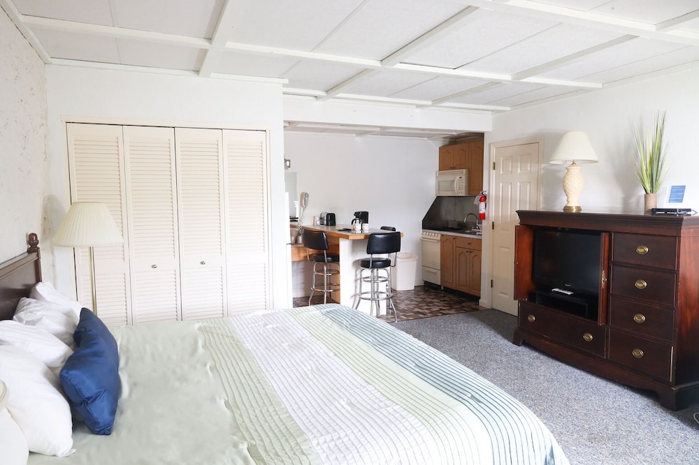 Green Harbor Waterfront Lodging - photo 4