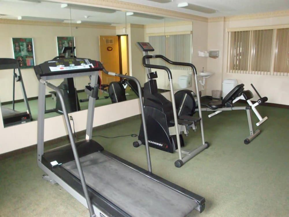 Syracuse Inn & Suites - photo 25