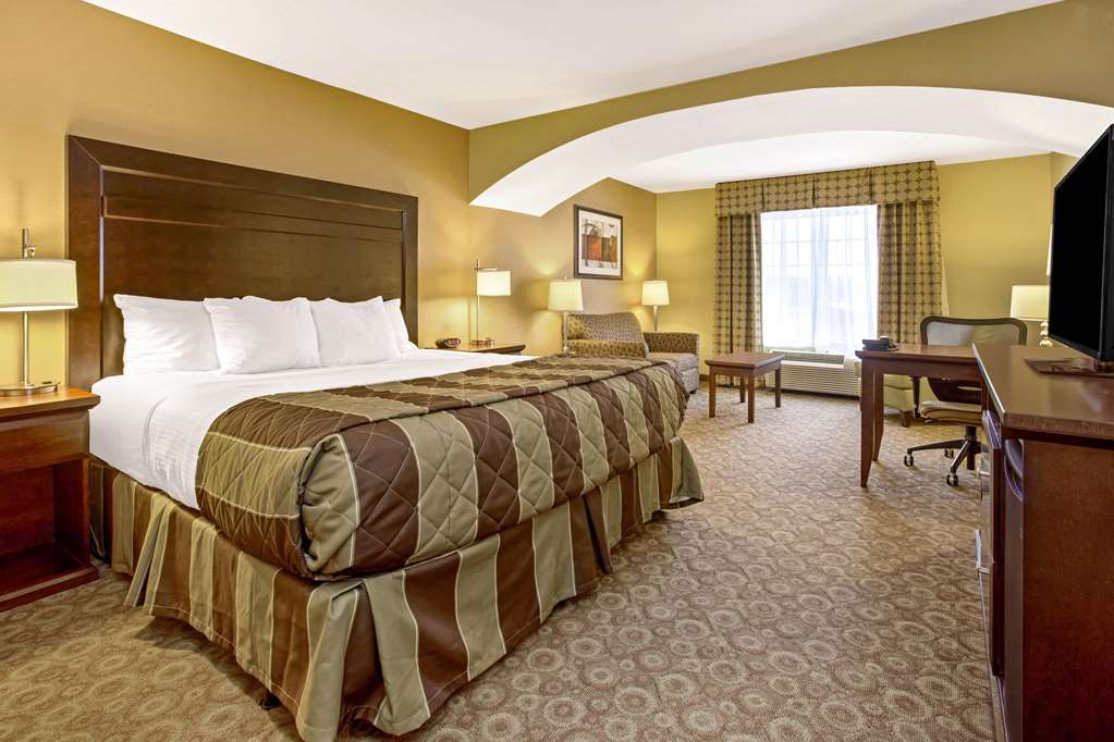 La Quinta Inn & Suites by Wyndham Dickinson - photo 29
