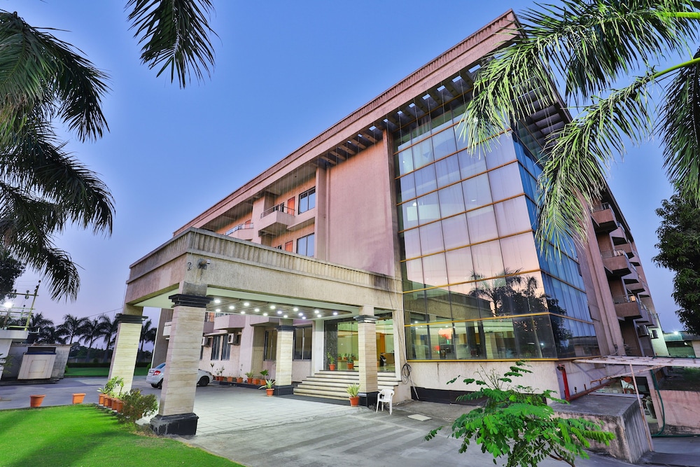 Biznotel by Pride Bharuch — hotel in Bharuch