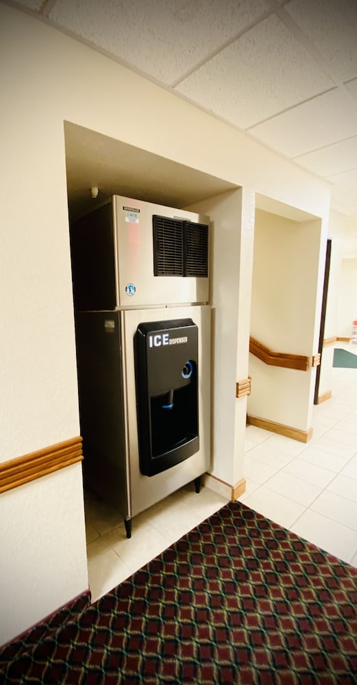Herington Inn & Suites - photo 31