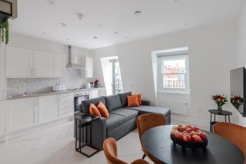 Radiant 1 bed With Balcony by Oxford Circus — 4-Star Luxury Hotel in London, United Kingdom