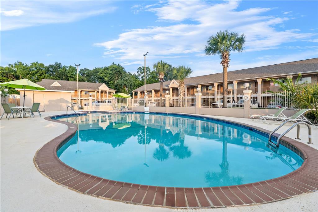 Days Inn by Wyndham Nacogdoches SFA University Downtown - photo 10