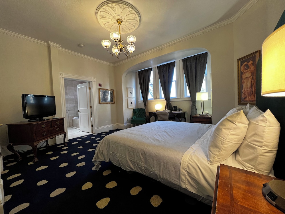 The Sterling Hotel - photo 17