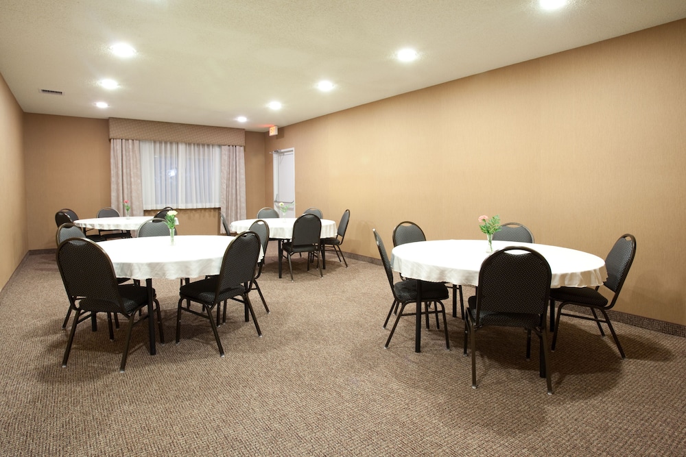 Holiday Inn Express Hotel & Suites Torrington by IHG - photo 43