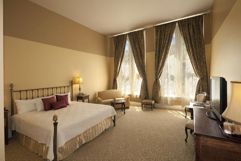 Historic Plaza Hotel - photo 4
