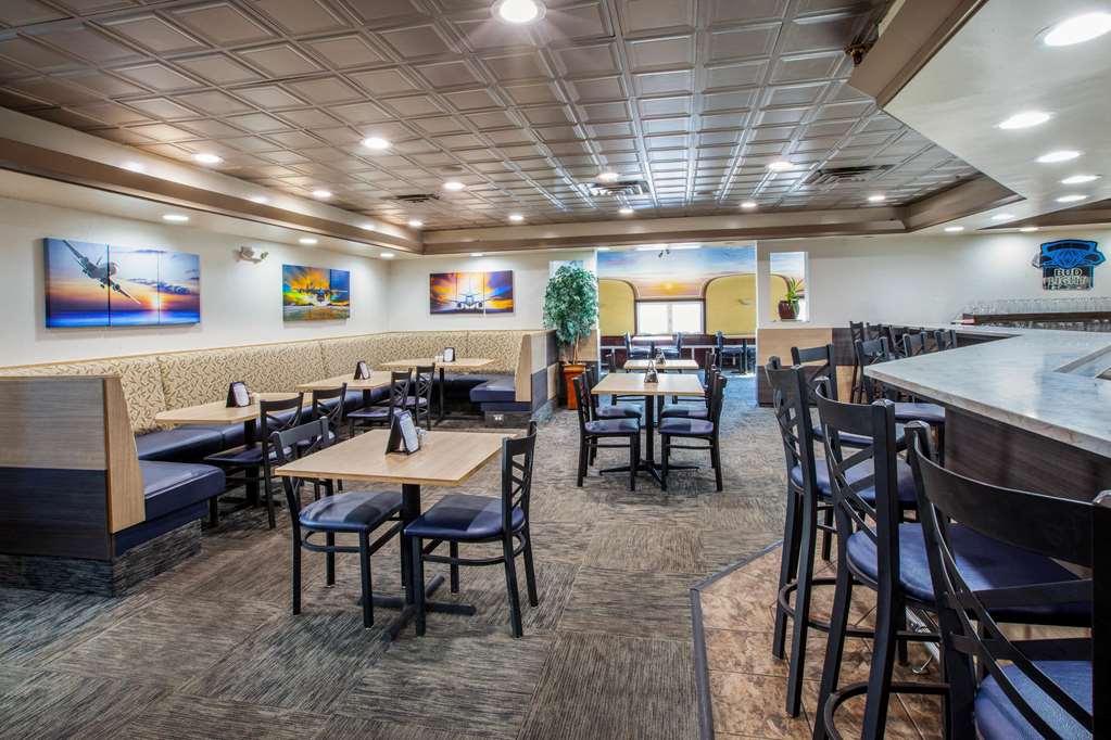 Wingate by Wyndham Detroit Metro Airport - photo 17