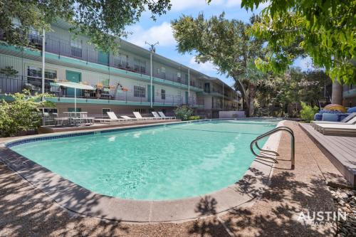 Chic Poolside Homebase Steps from South Congress — Austin — photo 4