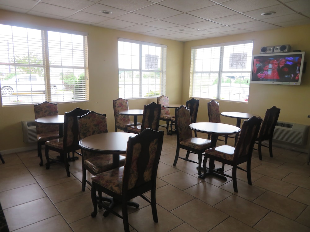 Days Inn by Wyndham Blytheville - photo 61