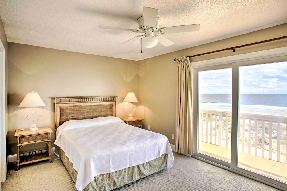 Bright Fernandina Beach Townhome Walk To Ocean — 4-Star Luxury Hotel in Fernandina Beach, United States
