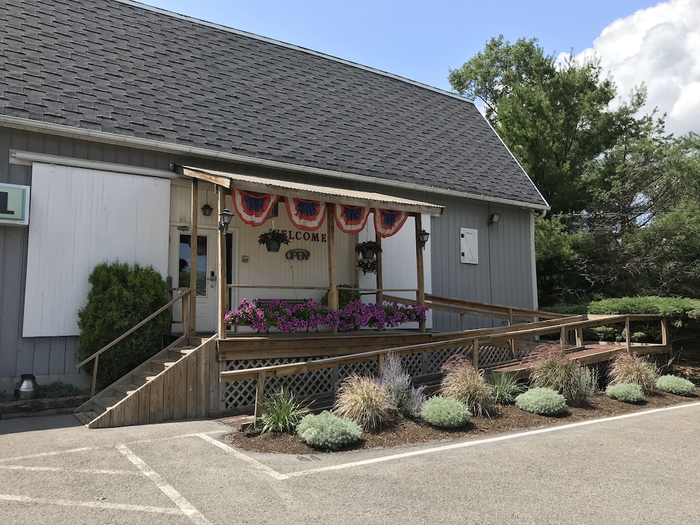 Lake Ontario Motel & Inn - photo 35