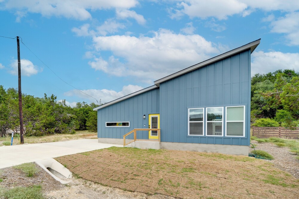 Canyon Lake Oasis: Backyard & Wraparound Deck in Canyon Lake, United States