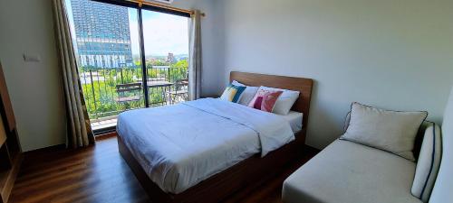 Hua Hin Top Floor View Condo Walk To Beach & Cicada Lahabana หัวหิน คอนโดชั้นบนสุด วิวดี ใกล้ทะเล ติดตลาดซิเคด้า ลาฮาบาน่า — 4-Star Luxury Hotel in Hua Hin, Thailand