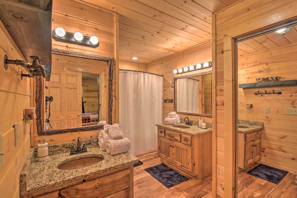 Dreamy Ellijay Resort Cabin with Game Room And Decks in Ellijay, United States