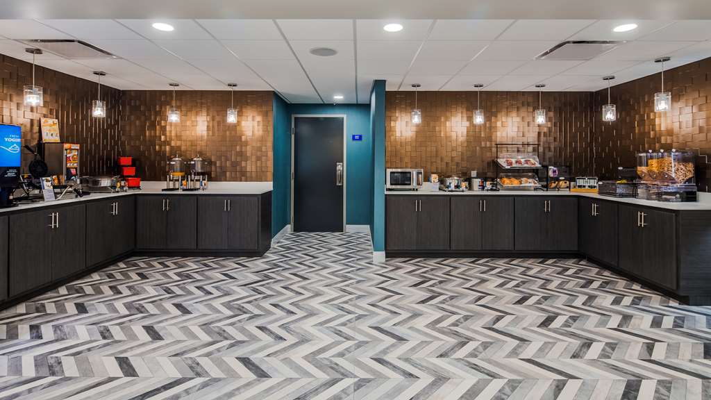 Best Western Plus Bloomington East Hotel - photo 9