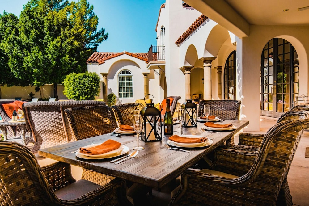 Catalina by AvantStay Private Grand Estate Backyard & Pool - photo 30