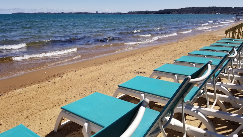 Brio Beach Inn - featured photo
