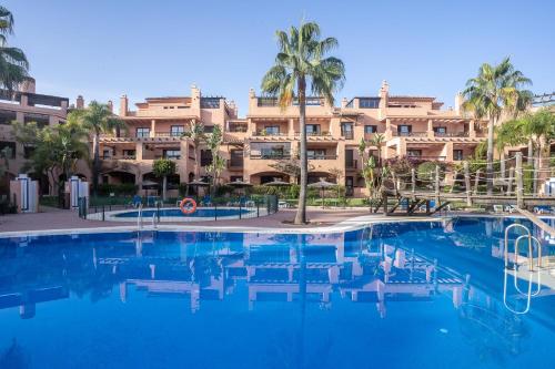 Apartamento entre Estepona y Marbella — 4-Star Luxury Hotel in Estepona, Spain