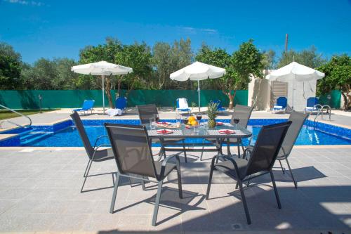 Stunning new Beach Front Villa 1st Line to the Beach Large Pool Wonderful Area