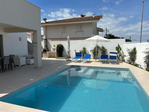Villa Bahira Prestige Villa with Pool and Sea View — 4-Star Luxury Hotel in Noto, Italy