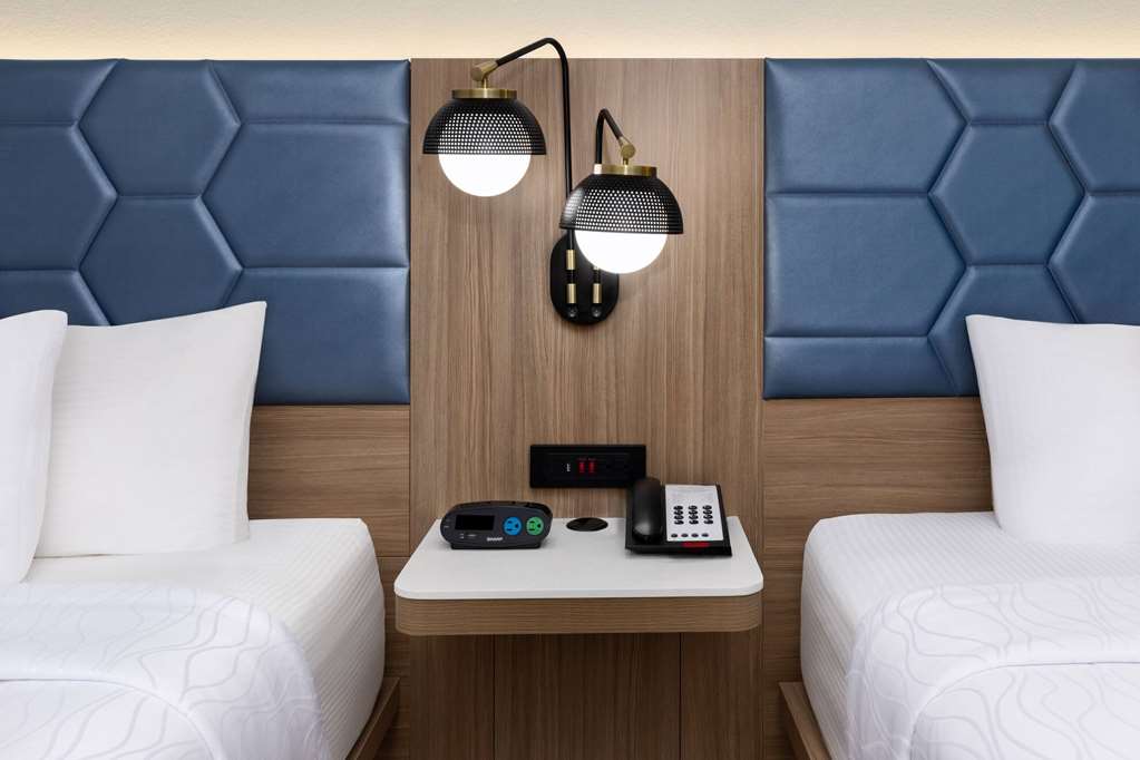 La Quinta Inn & Suites by Wyndham San Antonio Northwest - photo 30