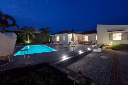 Chicco di Sale Exclusive Pool Villa — 4-Star Luxury Hotel in Marina Di Ragusa, Italy