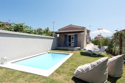 Enchanting Corfu Retreat 1 Bedroom Villa Angelina Serene Pool — 4-Star Luxury Hotel in Agios Georgios, Greece