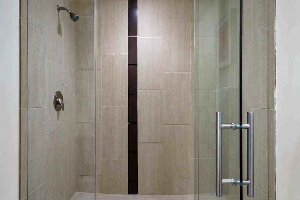 Mid Main Lofts 6424 Cool Designer 1BR Loft Midtown Houston - featured photo