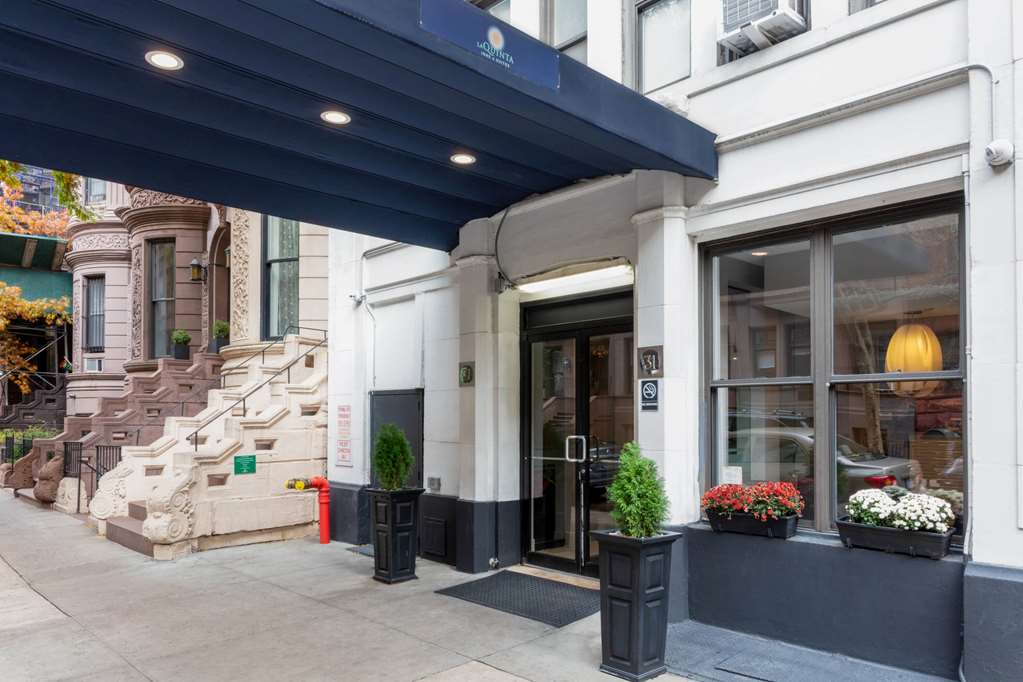 La Quinta Inn & Suites by Wyndham New York City Central Park - photo 2