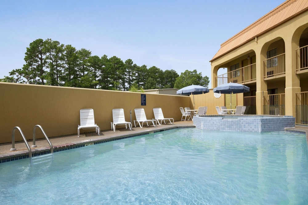 Days Inn by Wyndham Southaven MS - photo 13