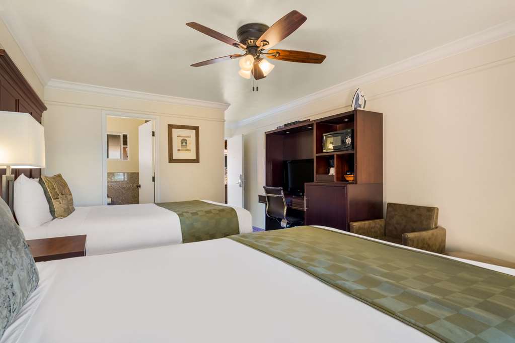 Clarion Collection Carmel Oaks Inn - photo 15