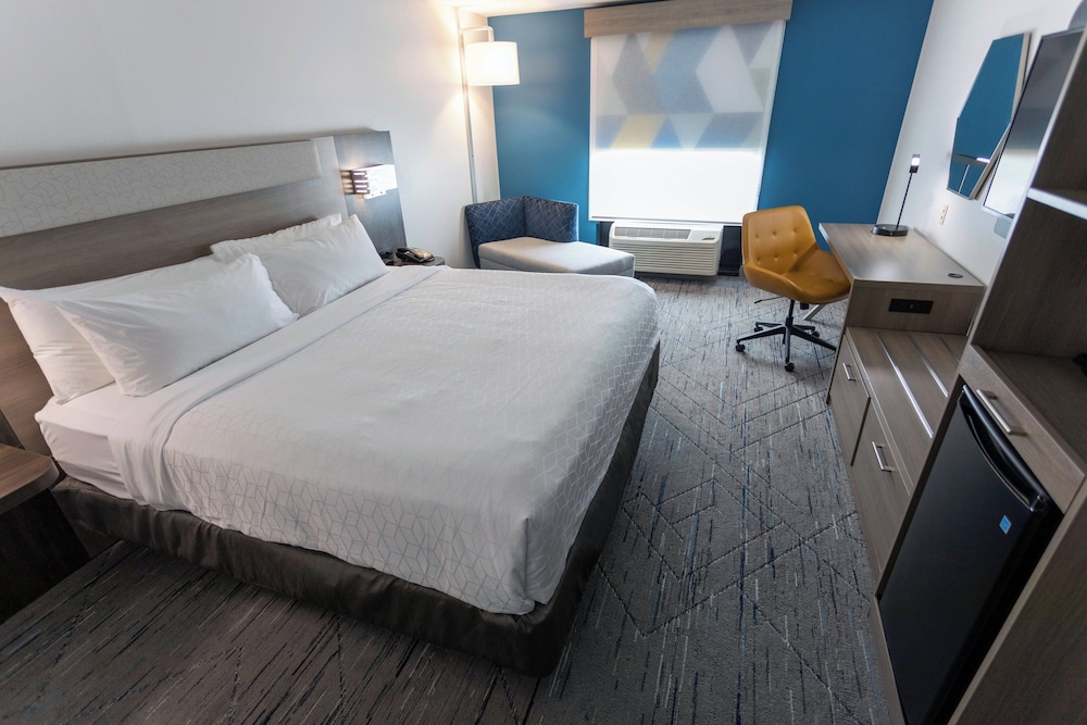 Holiday Inn Express & Suites Huntsville Airport by IHG - photo 5