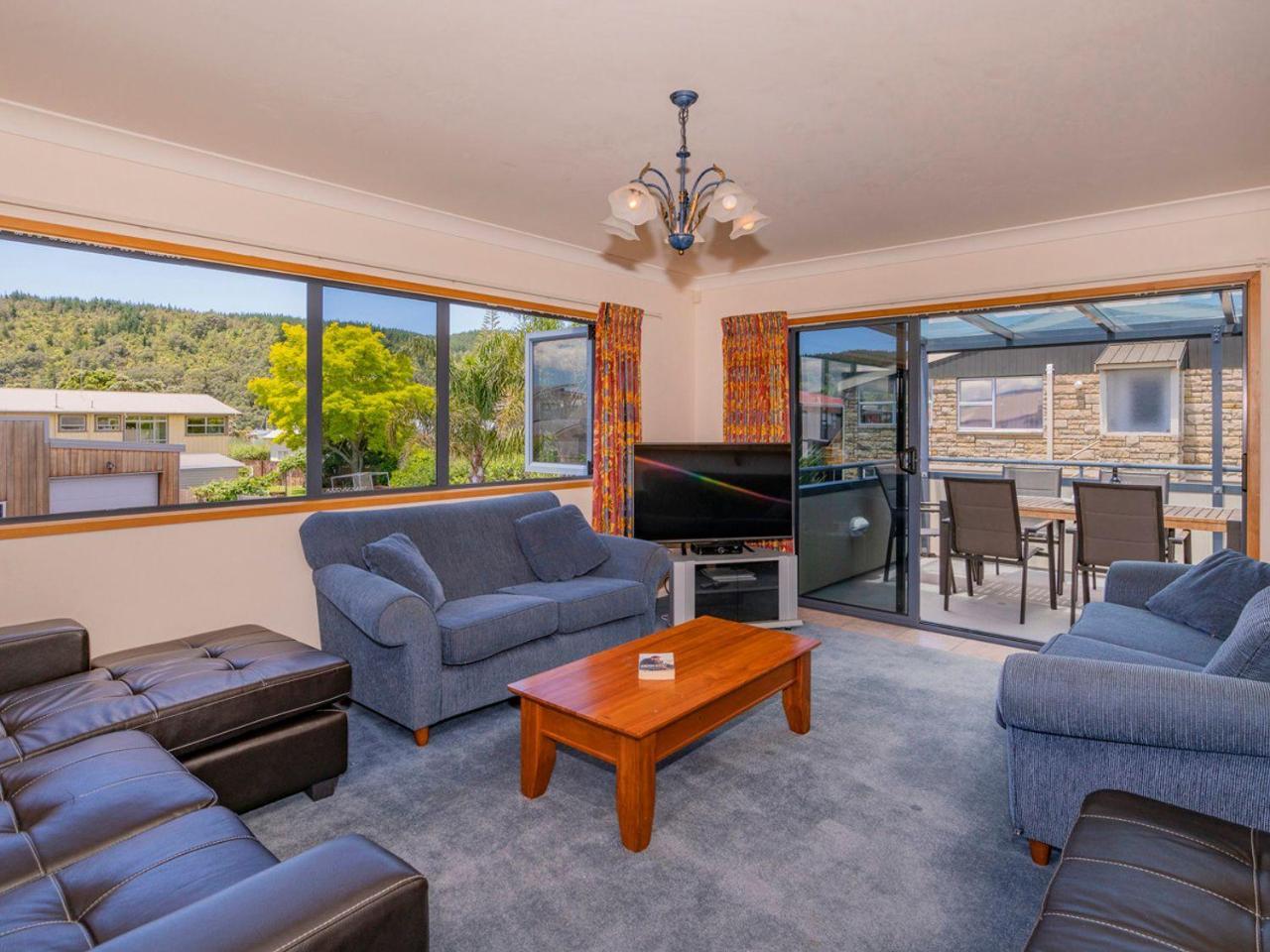 Hosts on the Coast Harbourside Haven in Whangamata, New Zealand