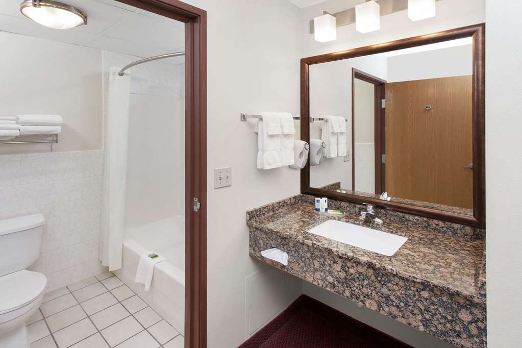 AmericInn by Wyndham Iowa Falls - photo 12