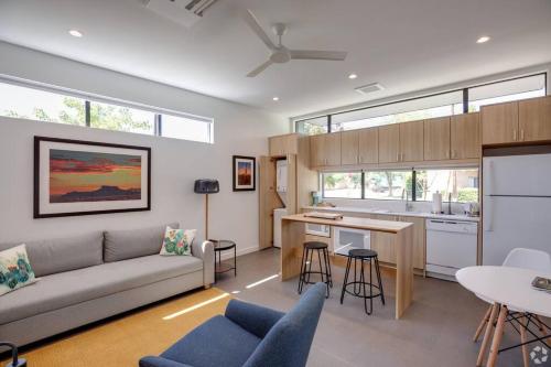 Unique Design 2 bedroom Apartment 80 Walkscore — 4-Star Luxury Hotel in Phoenix, United States