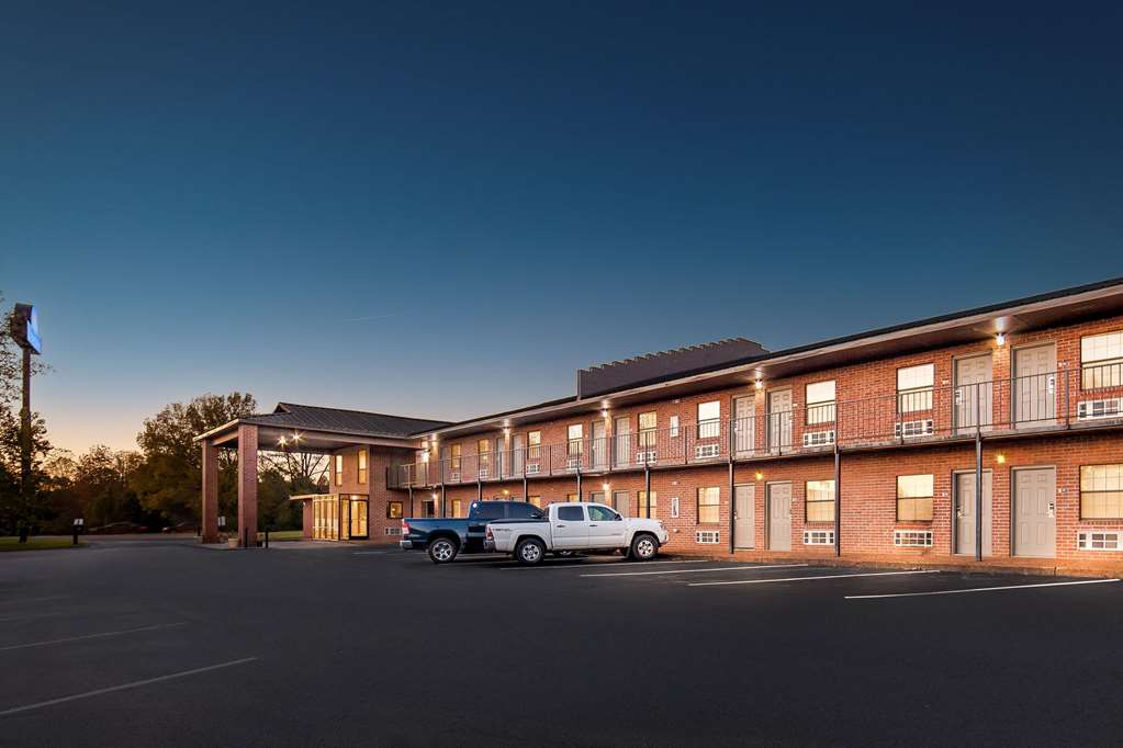 Days Inn by Wyndham Brownsville - photo 7