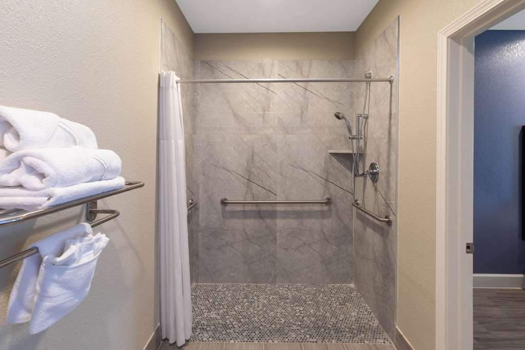 Days Inn & Suites by Wyndham La Porte - photo 7