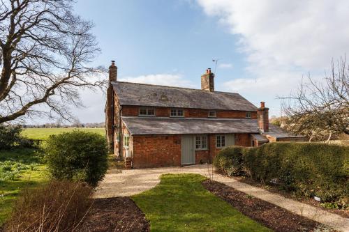 Plum Cottage Vivre Retreats — 4-Star Luxury Hotel in Wimborne Minster, United Kingdom