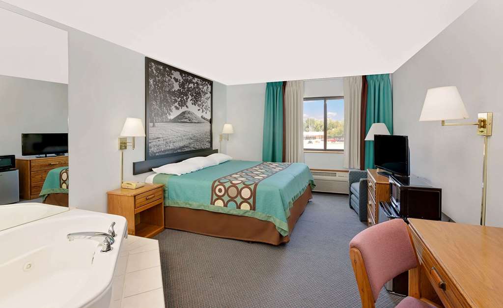 Super 8 by Wyndham Macomb - photo 14