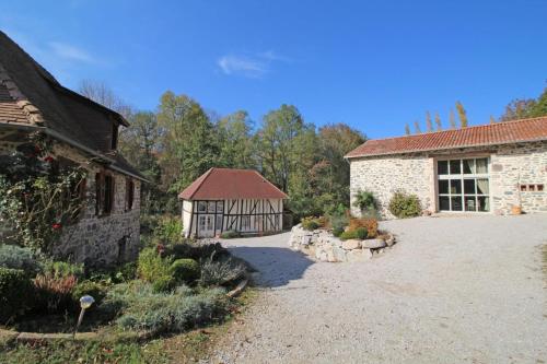 Le Moulin - carbon neutral hotel in Nexon