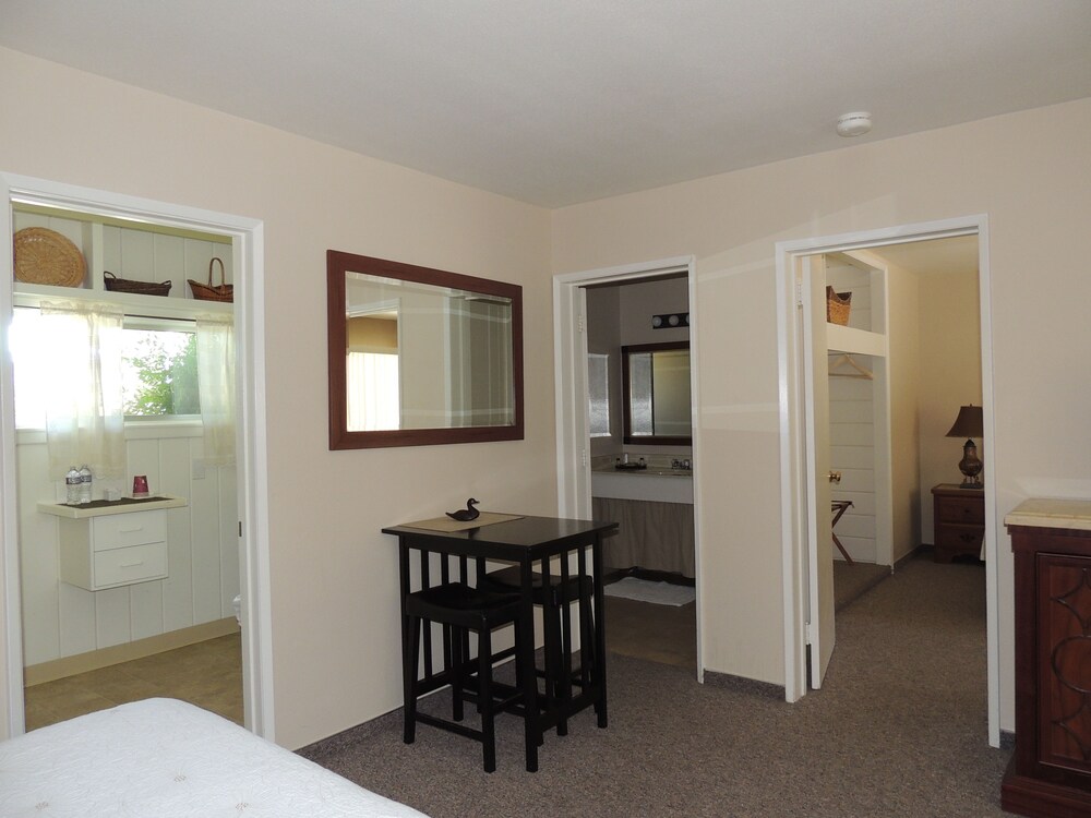 Indian Creek Lodge - photo 11