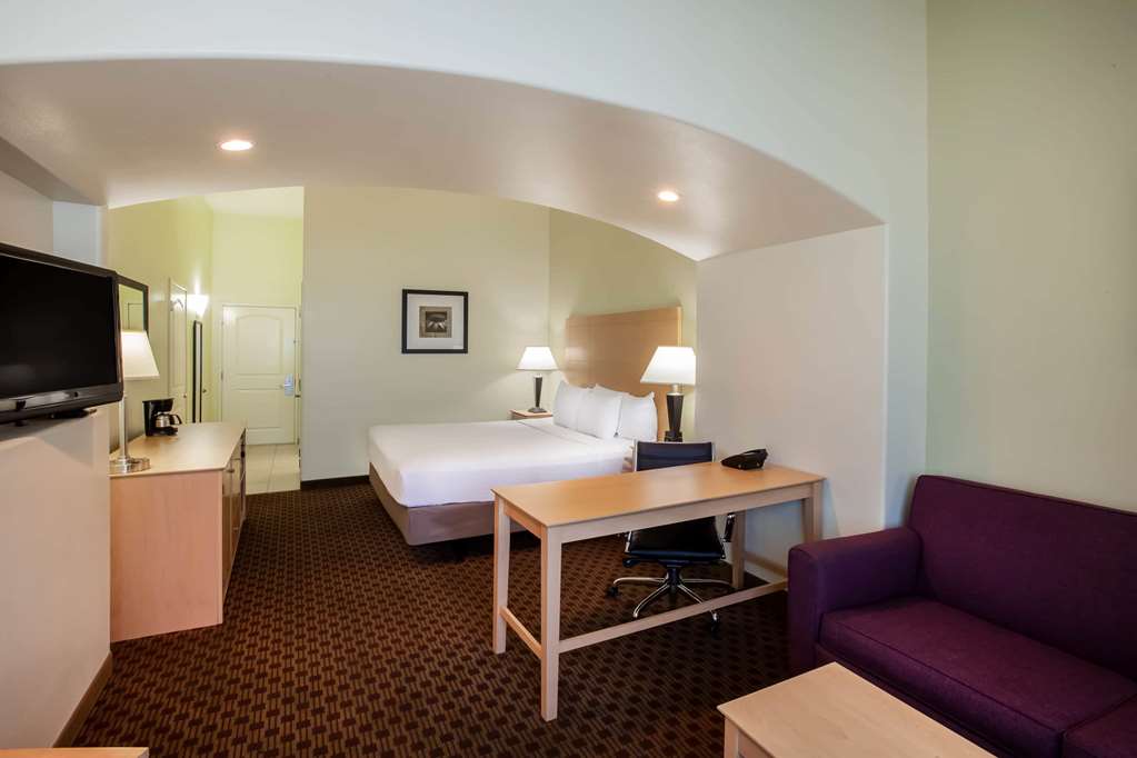 La Quinta Inn & Suites by Wyndham Odessa North - photo 22