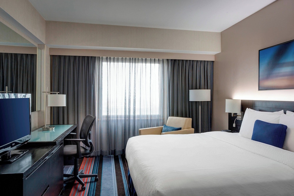 Courtyard by Marriott New York JFK Airport - photo 14
