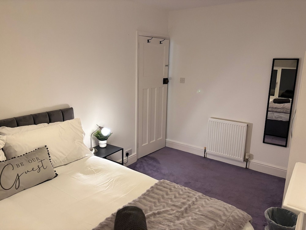 Cozee 2 bed nr New Cross Hospital in Wolverhampton, United Kingdom
