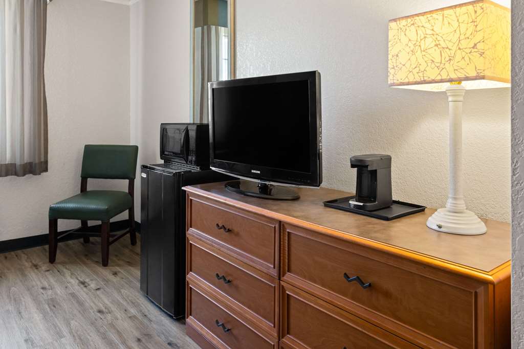 La Quinta Inn by Wyndham Pittsburgh Airport - photo 22