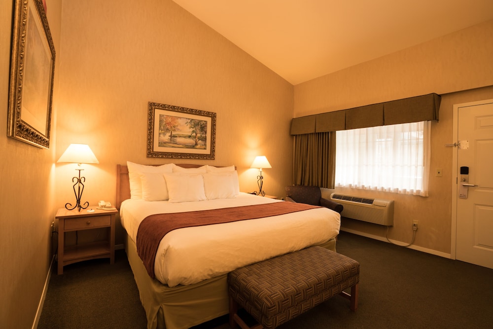 Lakeside Lodge And Suites - photo 5